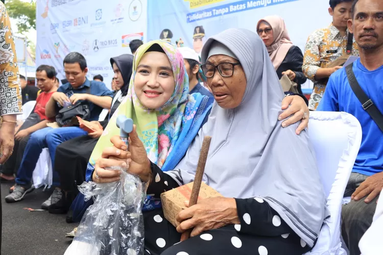 Wakil Wali Kota Cirebon dalam peringatan Hari Kesetiakawanan Sosial Nasional dan Hari Disabilitas Internasional. 