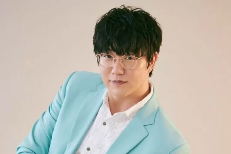 Berkenalan dengan Sung Si Kyung, MC Golden Music Awards 2024 yang juga seorang aktor dan penyanyi bersuara merdu. (Instagram/@mayersung)