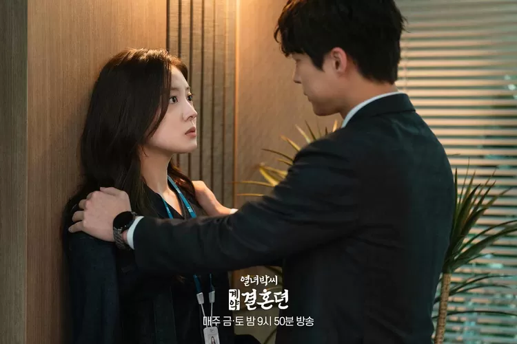 Spoiler, link nonton dan jam tayang episode 9 drama Korea The Story of Park's Marriage Contract. (soompi.com)