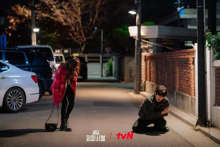 Jeon Jong Seo dan Moon Sang Min dalam adegan Wedding Impossible. (soompi.com)