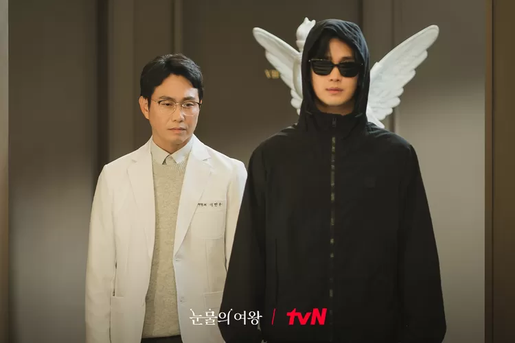 Oh Jung Se dan Kim Soo Hyun dalam drama Korea Queen of Tears episode 1. (soompi.com)