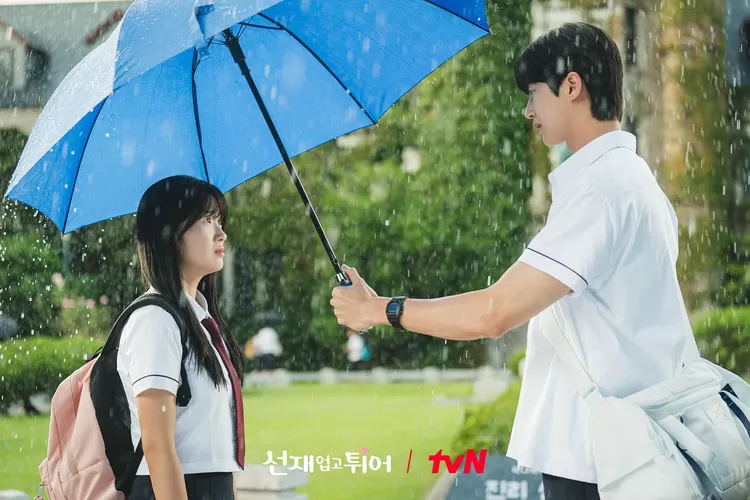 Berikut ini jadwal tayang drama Korea Lovely Runner episode 1&nbsp;subtitle Indonesia. Baca dulu bocoran selengkapnya. (soompi.com)