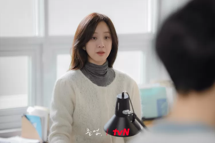 Cuplikan adegan The Midnight Romance in Hagwon. (soompi.com)