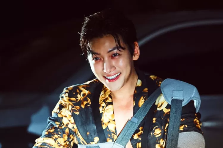 Ji Chang Wook dalam film terbarunya, Revolver. (Instagram/@plusm_entertainment)