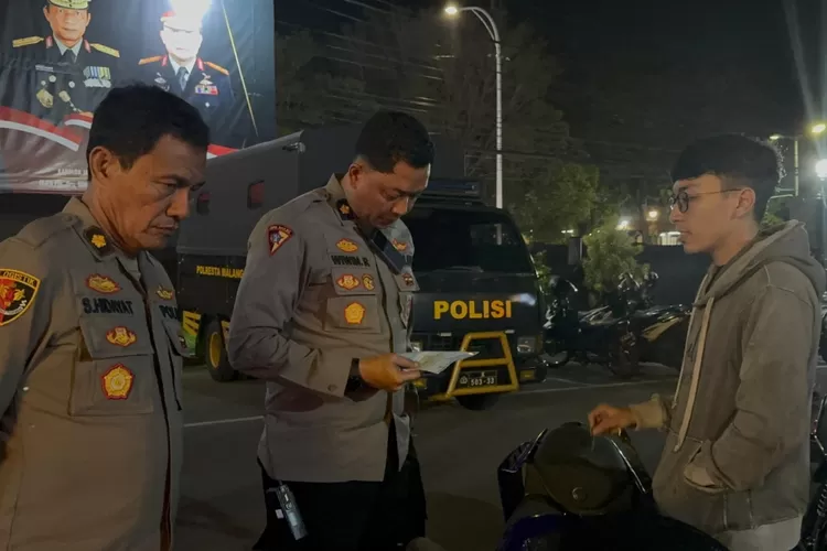 Patroli Siaga Polresta Malang Kota berhasil amankan 14 kendaraan dan 25 STNK, sekaligus mengajak masyarakat menjaga lingkungan tetap kondusif. (Dok. Polresta Malang Kota)