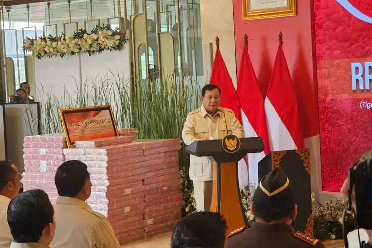 Dalam acara di Kejaksaan Agung, Presiden Prabowo mengapresiasi penyelamatan uang negara Rp13,2 triliun dan menegaskan komitmen memperkuat ekonomi nelayan.