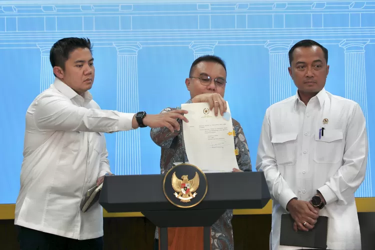 Rehabilitasi mantan direksi ASDP diteken Presiden, menandai langkah penyelesaian hukum berdasarkan kajian pemerintah dan DPR.