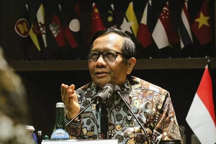 MKMK dinilai berani oleh Mahfud MD terkait memberikan sanksi pada Eks Ketua MK Anwar Usman (instagram @mahfudmd)