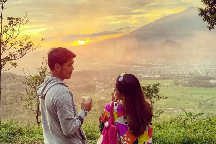 Sempu Sunset Hill punya pesona matahari terbenam yang menakjubkan (Instagram/sempusunsethill)