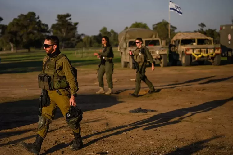 Pertempuran Sengit Antara Israel Dengan Hamas Di Kota Khan Younes Selatan Gaza - Berita Senator