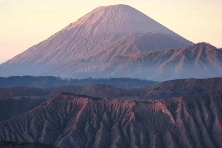 Taman Nasional Bromo Tengger Semeru di Jawa Timur menjadi Taman Nasional Nomor 3 Tercantik di Dunia   (instagram kemenparekraf.ri)
