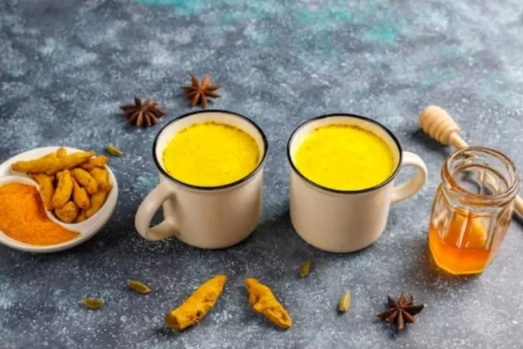 Jamau Kunyit Asam, berbahan utama kunyit dan asam  merupakan ramuan tradisional herbal.  (freepik)