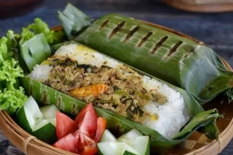 Nasi Bakar Ikan Tongkol Kemangi Kelezatan Tradisional Yang Menggoda