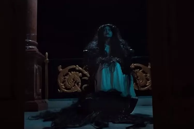 Sinopsis : Bulan Sutena Pemeran Tari di Film Rambut Kafan, Ada Perbutan warisan, Yang Menimbulkan Kematian, Saksikan 18 Januari 2024 di Bioskop (Sumber Foto Tangkap Layar Youtube Rambut kafan)