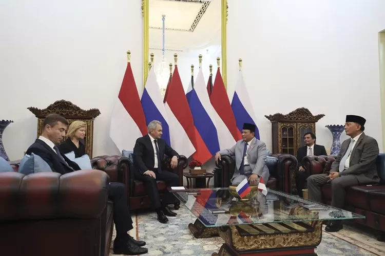 Presiden Prabowo Subianto menerima kunjungan kehormatan Sekretaris Dewan Keamanan Federasi Rusia, Sergei Kuzhugetovich Shoigu di Istana Merdeka, Jakarta, Selasa, 25 Februari 2025. (Tim Media Kepresidenan)