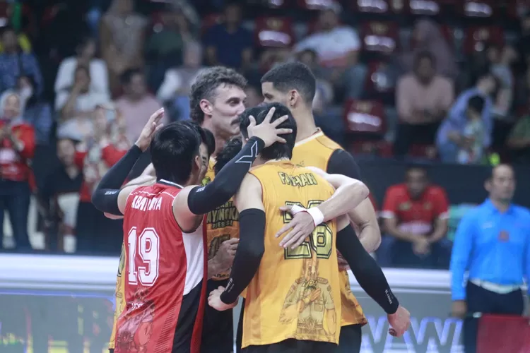 Jakarta Bhayangkara Presisi lolos ke grand final PLN Mobile Proliga 2025 usai menumbangkan Palembang Bank SumselBabel&nbsp;3-0&nbsp;(25-21, 25-11, 25-22) di GOR Sritex Arena Solo, Jumat (2/5/2027) malam. (foto: PBVSI)