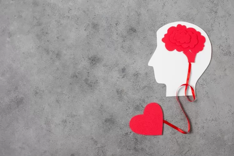 Ilustrasi otak manusia dengan tali yang terikat oleh simbol cinta dan rantai, menggambarkan ketergantungan dalam hubungan toxic (Freepik)