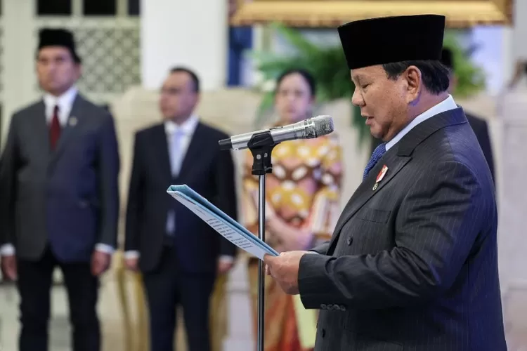 Menyoroti langkah Presiden RI, Prabowo Subianto dalam kebijakan reshuffle atau penggantian menteri di Kabinet Merah Putih.  ((Instagram.com/@prabowo))