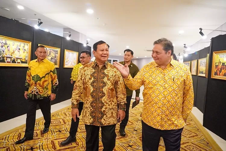 Ketua DPP Airlangga Hartarto bersama Prabowo Subianto. (Foto : Smol.id/dok)