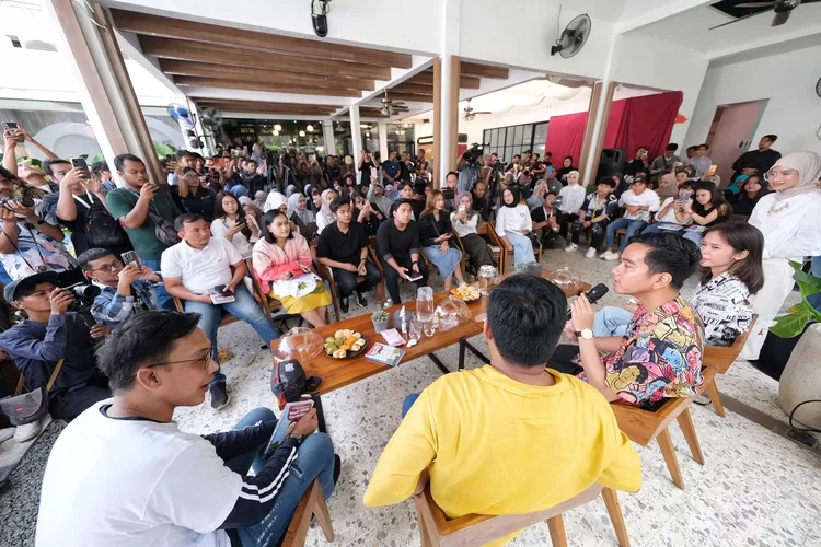 Gibran Rakabuming Raka saat menghadiri acara Gimick Gibran di Dumo Cafe, Cirebon. (dok: Istimewa)