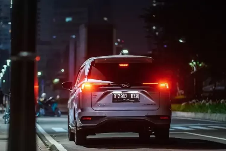 Ganggu Banget Ini Penyebab Lampu Mobil Kurang Terang Nomor Sering