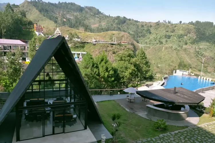 Kawasan wisata pemandian air panas Guci kini semakin mempesona dan berkembang. (Foto : Smol.id/Rangga Permana)