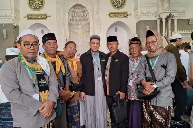 H Jumadi Sastradihardja Se Mak Dekat Dengan Ulama Sepuh Dan Pejabat