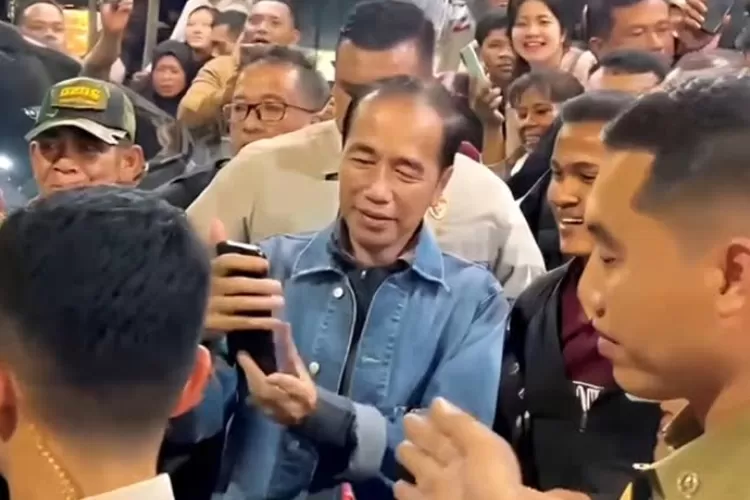 Presiden ke-7 RI, Joko Widodo atau akrab disapa Jokowi dalam satu kesempatan. Ia mengklaim mendapat dukungan menjadi Ketum PSI.  (Instagram @jokowi)