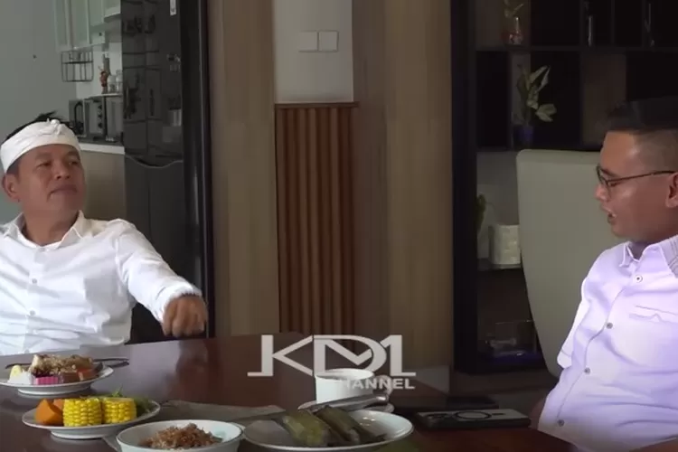 Tangkapan layar Dedi Mulyadi saat memberi wejangan untuk putranya yang hendak menikah.  (Youtube/KANG DEDI MULYADI CHANNEL)