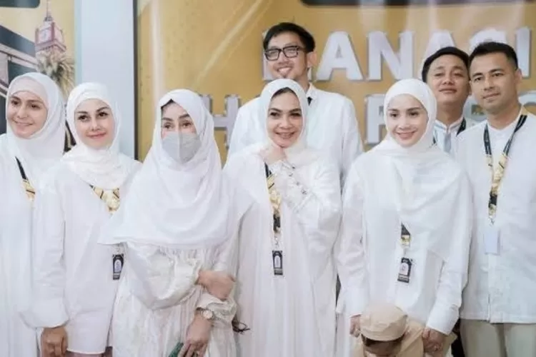 Raffi Ahmad boyong 10 orang anggota keluarga naik haji furoda