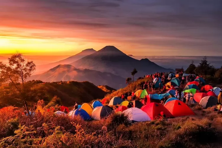 6 Gunung Di Indonesia Ini Cocok Untuk Pendaki Pemula, Bisa Berkemah Di ...