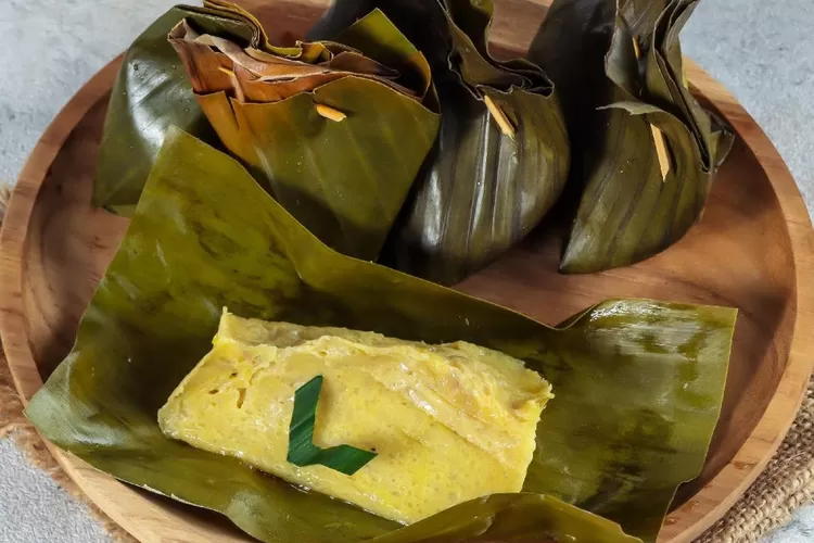 Barongko kue khas Sulawesi Selatan Makanan mewah Kerajaan (Dusibudbar Sulsel)