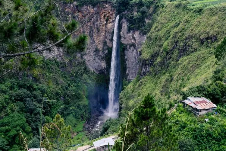 Menjelajahi Pesona Air Terjun Barru: Surga Tersembunyi di Sulawesi Selatan