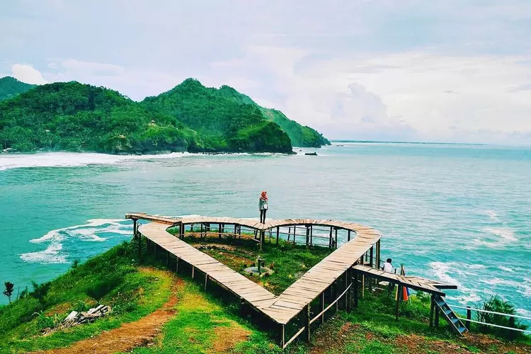 Pantai Lampon Menikmati Pesona Keindahan Wisata Alam Kebumen Yang Memiliki Banyak Spot Foto 1337