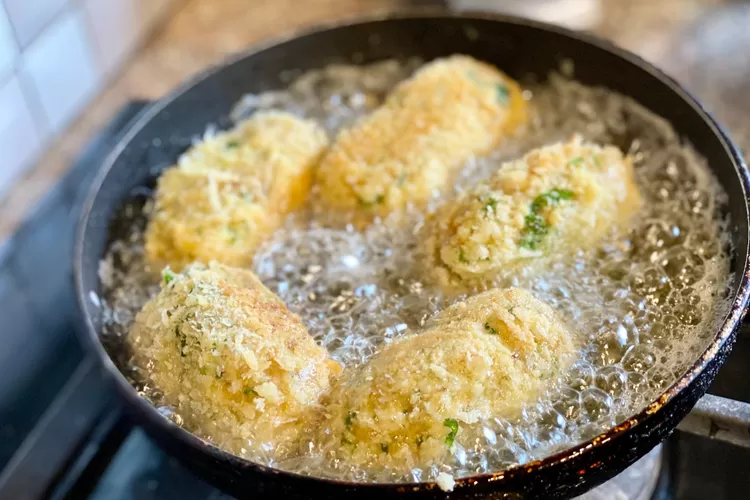 Pasti Lezat Dan Nikmat! 4 Teknik Menggoreng Makanan Yang Benar Agar ...