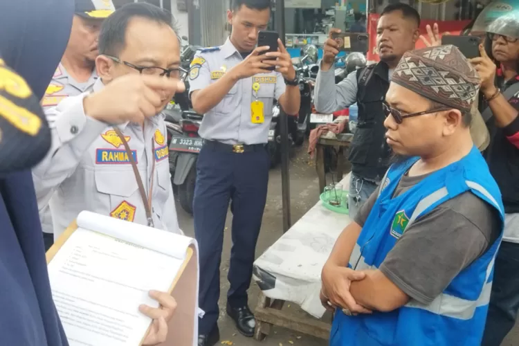 Tarik Ongkos Parkir Hingga Rp15 Ribu, Jukir di Kota Malang Ditindak Dishub  - Klik Times