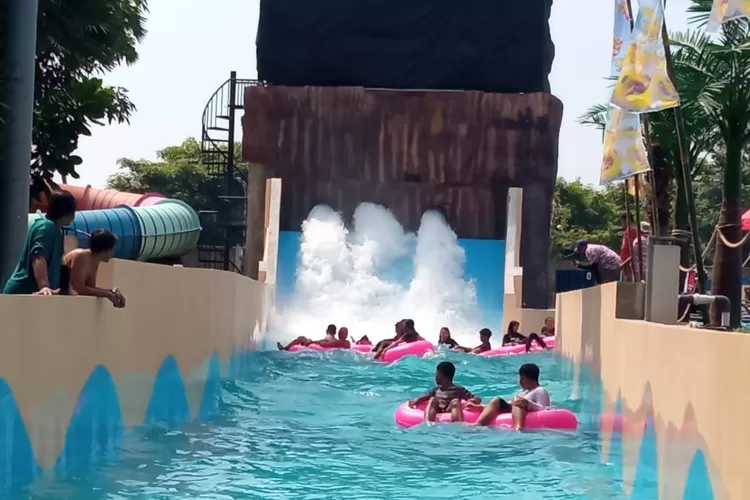 Wahana air terbaru Maui Wave Rider, hadir di Hawai Waterpark Malang