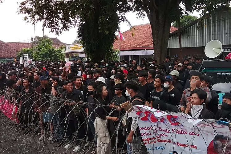 Warganet serukan mogok bayar pajak aksi tolak UU TNI.