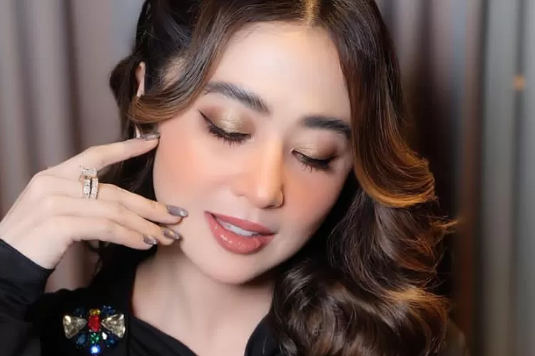 Dewi Perssik sindir Aty Kodong,, sebut sudah dibuang oleh Indosiar menurutnya (Instagram dewiperssik9 )