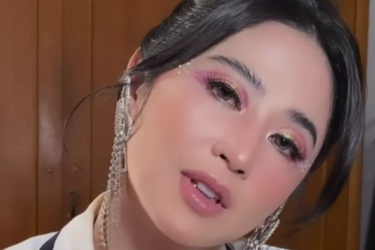 Dewi Perssik pilih laki-laki bertanggung jawab ketimbang pengusaha (Tangkap layar Instagram dewiperssik9)