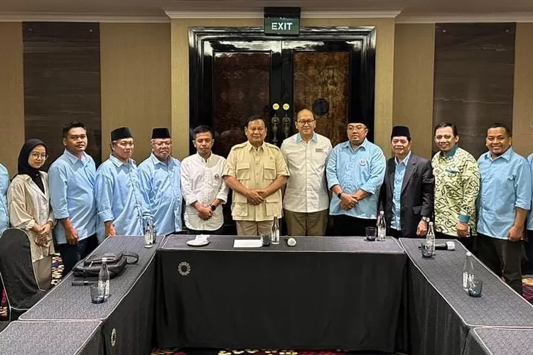Foto Prabowo Gibran dan Relawan RUMI (RUMI)