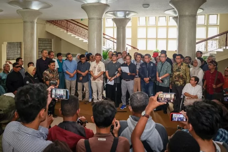 Forum Balairung UGM melakukan aksi peneguran. (ugm.ac.id)