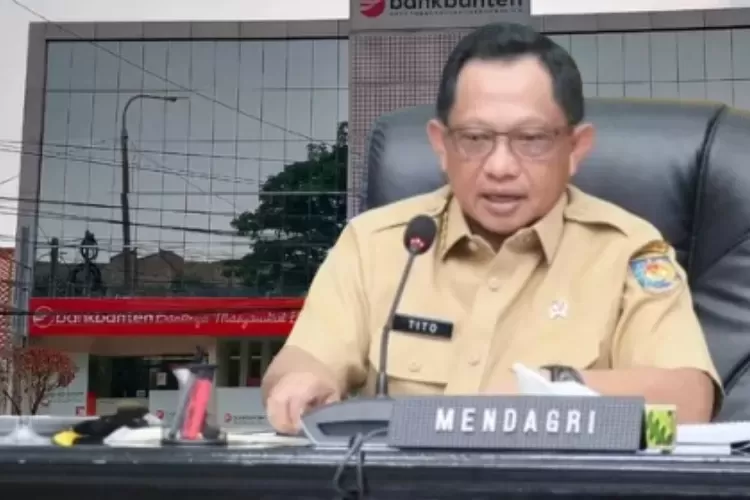 Mendagri Tito Karnavian  meminta kepada jajaran pemerintah yang ada di seluruh Provinsi Banten untuk mengalihkan rekening kas daerah ke Bank Banten. (JPP)