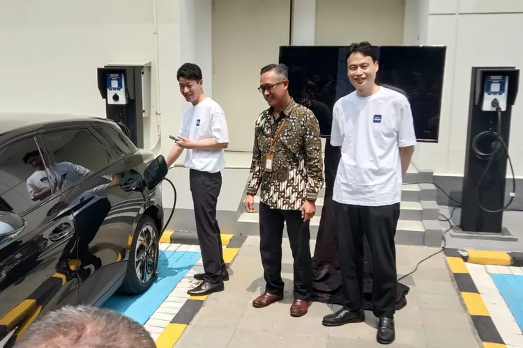 Peluncuran resmi Terra Charge di Indonesia disambut hangat oleh perwakilan Kementerian Energi dan Sumber Daya Mineral Republik Indonesia dan PT PLN (Persero).