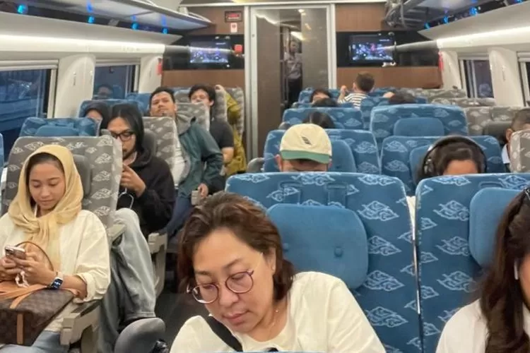 Selama musim liburan lebaran 2025 PT Kereta Api Indonesia akan menambah kapasitas tempat duduk untuk mengantisipasi lonjakan penumpang. (Jakarta Insider / HM)