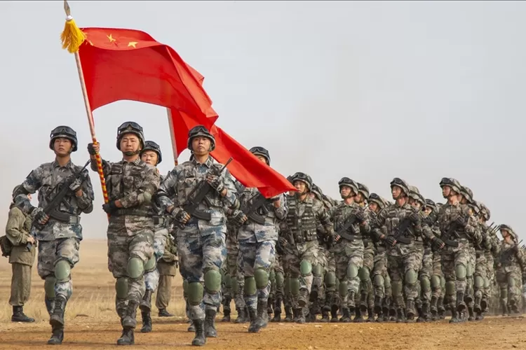 Tentara Rakyat China dalam sebuah latihan militer. China tengah meakukan latihan perang dekat Taiwan. (Xinuah)