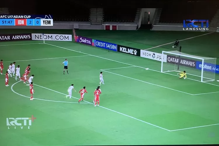 Gawang Indonesia kebobolan pada menit 52 mealui titik penalti setelah pelanggaran oleh Panji.  (RCTI)