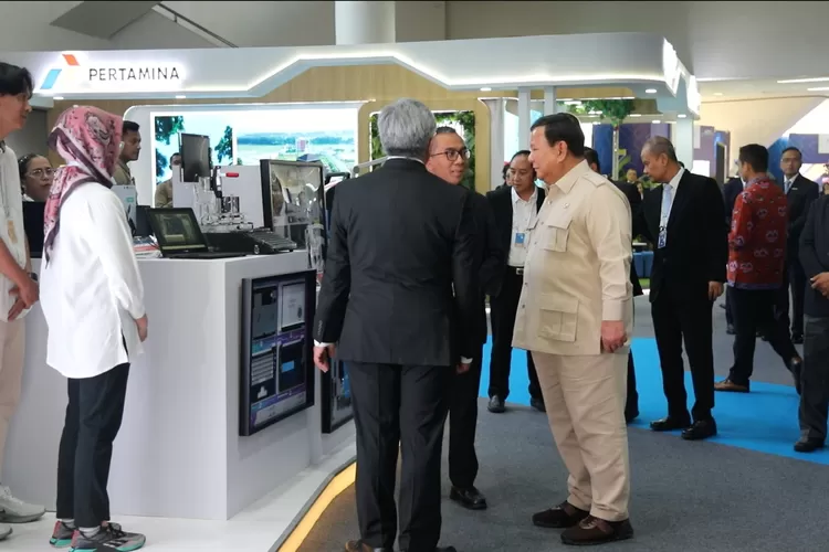 Momen Unik Menarik Ketika Presiden Prabowo Subianto Kunjungi Booth Anak Bangsa di KSTI 2025