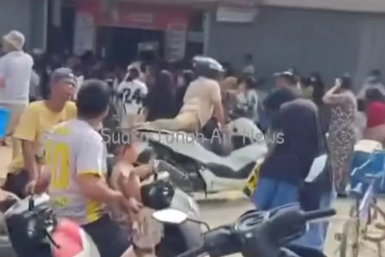 Penjarahan terjadi dimana-mana di Sibolga usai banjir melanda, netizen sindir begini (Tiktok)