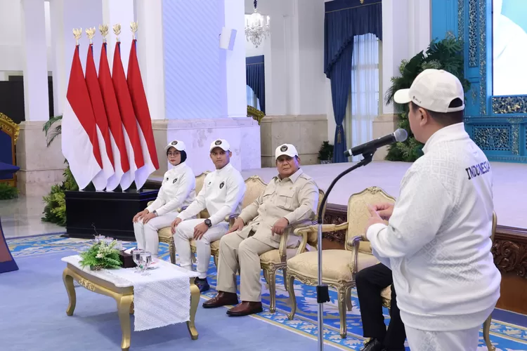 Gaya Keren Presiden Prabowo Saat Melepas Atlet Indonesia ke SEA Games: Sambil Mengurus Saudara Kita yang Terdampak Musibah, Kita Harus Tetap Kuat